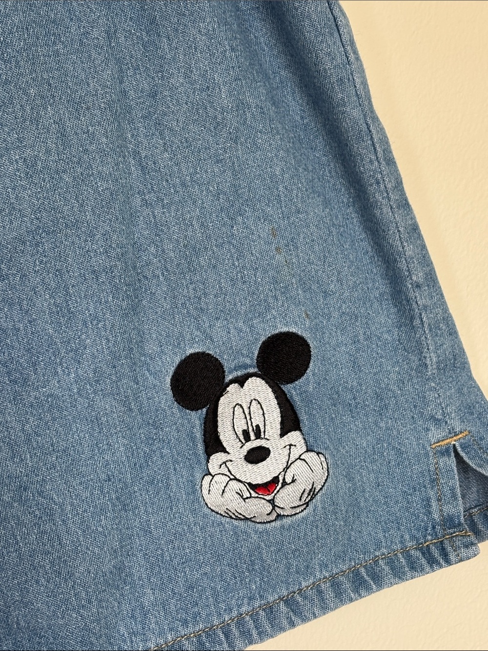 Vintage 90s Women’s Denim Mickey Mouse Elastic Waist Embroidered Shorts Relaxed - Picture 3 of 13